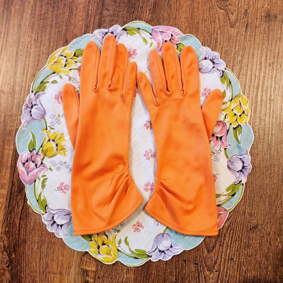 🍊Vintage 60s Orange Nylon Gloves🧡 - Picture 2 of 5